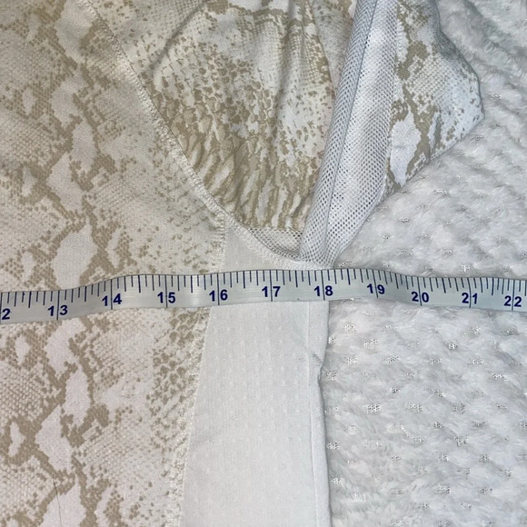 SanSoleil Sun Proof UPF 50 Golf Long Sleeve Snake Skin Top - Picture 10 of 12